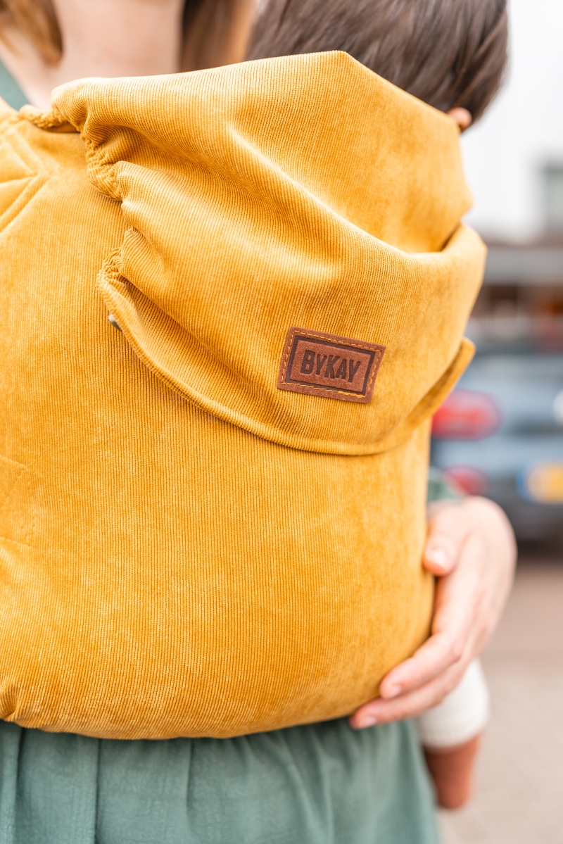 Marsupio By Kay x Teske • Click Carrier Classic • Ribbed Velvet Zeki Giallo (8-24 mesi) - immagine 3