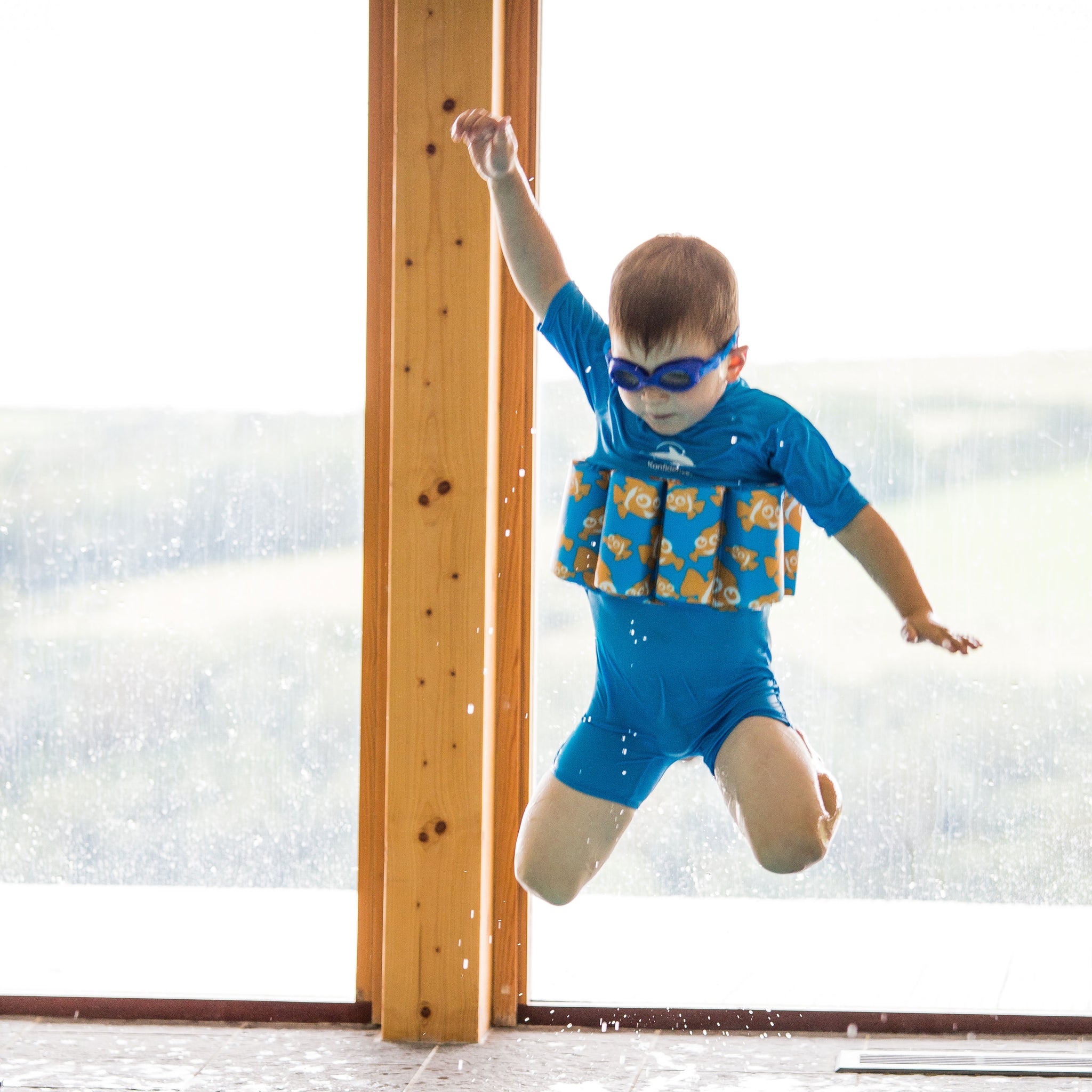 Costume da bagno con galleggiante integrato - Navy Breton Stripe - Konfidence - immagine 4